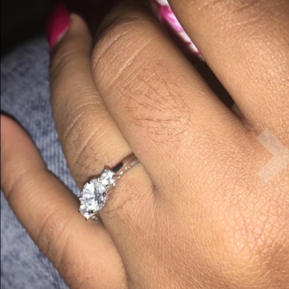 925 Sterling Silver CZ Anniversary Ring SZ 5 - Picture 5 of 8